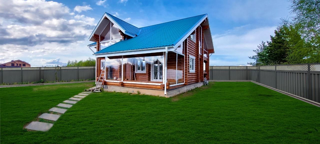 Мягкие окна на веранде загородного дома в Пучеже